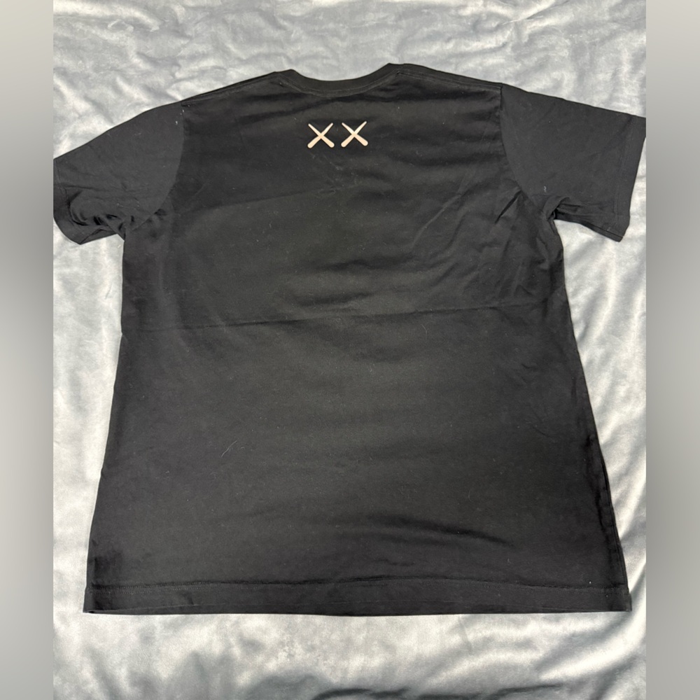 Uniqlo Black Graphic T-Shirt - Picture 3 of 5